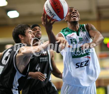 Basketball Bundesliga. Woerthersee Piraten gegen Team Guessing Knights. Jubel Piraten. Melvin Creddle (Piraten), Lukas Unger (Guessing).  Klagenfurt, am 26.10.2007.
Foto: Kuess
---
pressefotos, pressefotografie, kuess, qs, qspictures, sport, bild, bilder, bilddatenbank