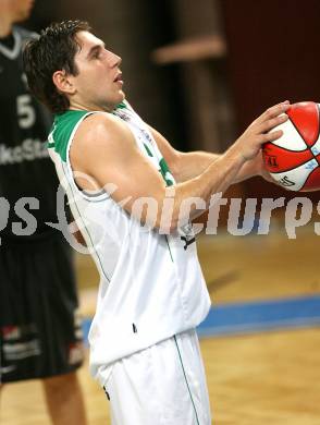 Basketball Bundesliga. Woerthersee Piraten gegen Team Guessing Knights. Andreas Kuttnig (Piraten). Klagenfurt, am 26.10.2007.
Foto: Kuess
---
pressefotos, pressefotografie, kuess, qs, qspictures, sport, bild, bilder, bilddatenbank