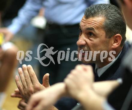 Basketball Bundesliga. Woerthersee Piraten gegen Team Guessing Knights. Trainer Emir Osmanovic (Piraten). Klagenfurt, am 26.10.2007.
Foto: Kuess
---
pressefotos, pressefotografie, kuess, qs, qspictures, sport, bild, bilder, bilddatenbank