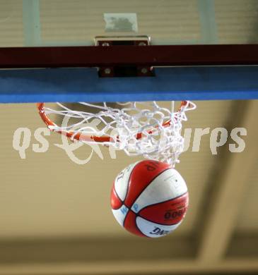 Basketball Bundesliga. Woerthersee Piraten gegen Team Guessing Knights. Feature. Basketball, Korb. Klagenfurt, am 26.10.2007.
Foto: Kuess
---
pressefotos, pressefotografie, kuess, qs, qspictures, sport, bild, bilder, bilddatenbank