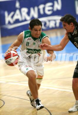 Basketball Bundesliga. Woerthersee Piraten gegen Team Guessing Knights. Andreas Kuttnig (Piraten), Daniel Muellner (Guessing). Klagenfurt, am 26.10.2007.
Foto: Kuess
---
pressefotos, pressefotografie, kuess, qs, qspictures, sport, bild, bilder, bilddatenbank