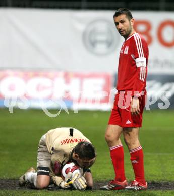 Fussball Red Zac. FC Kaernten gegen Trenkwalder SKS. Nenad Bjelica (FCK), Thomas Mandl (SKS). Klagenfurt, am 26.10.2007.
Foto: Kuess
---
pressefotos, pressefotografie, kuess, qs, qspictures, sport, bild, bilder, bilddatenbank