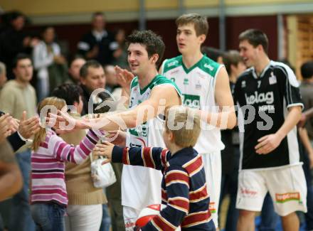 Basketball Bundesliga. Woerthersee Piraten gegen Team Guessing Knights. Jubel Piraten. Selmir Husanovic, Rashid Mahalbasic.  Klagenfurt, am 26.10.2007.
Foto: Kuess
---
pressefotos, pressefotografie, kuess, qs, qspictures, sport, bild, bilder, bilddatenbank