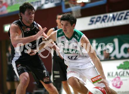 Basketball Bundesliga. Woerthersee Piraten gegen Team Guessing Knights. Selmir Husanovic (Piraten), Wolfgang Traeger (Guessing). Klagenfurt, am 26.10.2007.
Foto: Kuess
---
pressefotos, pressefotografie, kuess, qs, qspictures, sport, bild, bilder, bilddatenbank