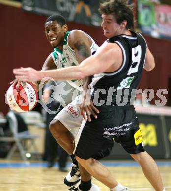 Basketball Bundesliga. Woerthersee Piraten gegen Team Guessing Knights. Melvin Creddle (Piraten), Daniel Muellner (Guessing). Klagenfurt, am 26.10.2007.
Foto: Kuess
---
pressefotos, pressefotografie, kuess, qs, qspictures, sport, bild, bilder, bilddatenbank