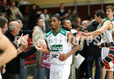 Basketball Bundesliga. Woerthersee Piraten gegen Team Guessing Knights. Jubel Piraten. Melvin Creddle, Selmir Husanovic.  Klagenfurt, am 26.10.2007.
Foto: Kuess
---
pressefotos, pressefotografie, kuess, qs, qspictures, sport, bild, bilder, bilddatenbank