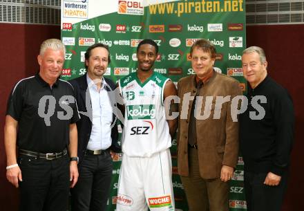 Basketball Bundesliga. Woerthersee Piraten gegen Team Guessing Knights. Landessportdirektor Reinhard Tellian, Sportlandesrat Wolfgang Schantl, Spieler des Abends Melvin Creddle (Piraten), Sportstadtrat Peter Steinkellner, Dieter Jandl. Klagenfurt, am 26.10.2007.
Foto: Kuess
---
pressefotos, pressefotografie, kuess, qs, qspictures, sport, bild, bilder, bilddatenbank