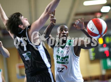 Basketball Bundesliga. Woerthersee Piraten gegen Team Guessing Knights. Marquis Wright (Piraten), Wolfgang Traeger (Guessing). Klagenfurt, am 26.10.2007.
Foto: Kuess
---
pressefotos, pressefotografie, kuess, qs, qspictures, sport, bild, bilder, bilddatenbank