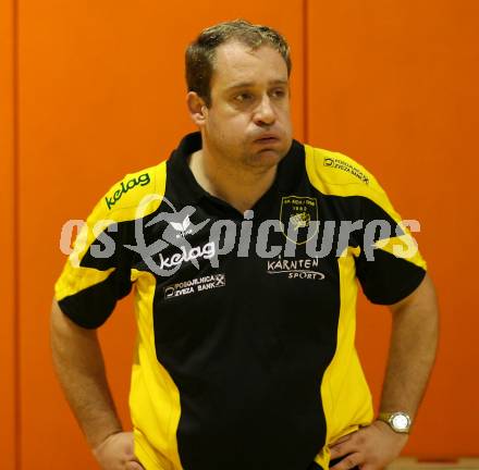 Volleyball Challenge Cup. SK Posojilnica Aich/Dob gegen Generali Haching. Manager und Co-TrainerMartin Micheu (Aich/Dob). Prevalje, am 27.10.2007.
Foto: Kuess
---
pressefotos, pressefotografie, kuess, qs, qspictures, sport, bild, bilder, bilddatenbank