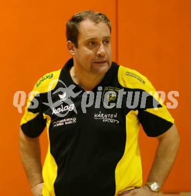 Volleyball Challenge Cup. SK Posojilnica Aich/Dob gegen Generali Haching. Manager und Co-Trainer Martin Micheu (Aich/Dob). Prevalje, am 27.10.2007.
Foto: Kuess
---
pressefotos, pressefotografie, kuess, qs, qspictures, sport, bild, bilder, bilddatenbank