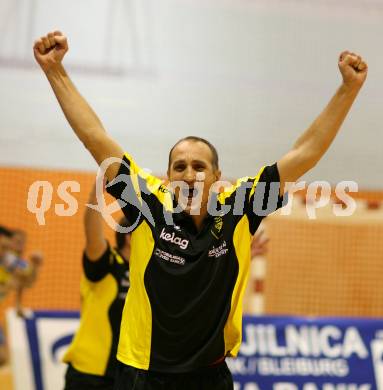 Volleyball Challenge Cup. SK Posojilnica Aich/Dob gegen Generali Haching. Jubel. Trainer Miro Palgut (Aich/Dob). Prevalje, am 27.10.2007.
Foto: Kuess
---
pressefotos, pressefotografie, kuess, qs, qspictures, sport, bild, bilder, bilddatenbank