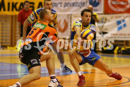 Volleyball Challenge Cup. SK Posojilnica Aich/Dob gegen Generali Haching. Martin Pipa, Miha Kosl (Aich/Dob). Prevalje, am 27.10.2007.
Foto: Kuess
---
pressefotos, pressefotografie, kuess, qs, qspictures, sport, bild, bilder, bilddatenbank