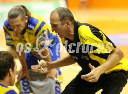 Volleyball. Aich/Dob gegen Generali Haching (GER). Trainer Miro Palgut (Aich). Prevalje, 27.10.2007
Foto: Kuess
---
pressefotos, pressefotografie, kuess, qs, qspictures, sport, bild, bilder, bilddatenbank