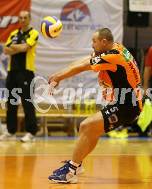 Volleyball Challenge Cup. SK Posojilnica Aich/Dob gegen Generali Haching. Martin Pipa (Aich/Dob). Prevalje, am 27.10.2007.
Foto: Kuess
---
pressefotos, pressefotografie, kuess, qs, qspictures, sport, bild, bilder, bilddatenbank