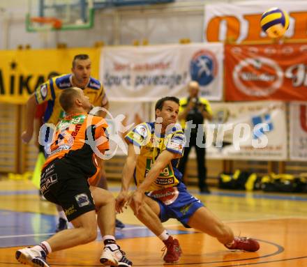 Volleyball Challenge Cup. SK Posojilnica Aich/Dob gegen Generali Haching. Martin Pipa, Miha Kosl (Aich/Dob). Prevalje, am 27.10.2007.
Foto: Kuess
---
pressefotos, pressefotografie, kuess, qs, qspictures, sport, bild, bilder, bilddatenbank