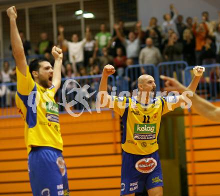 Volleyball Challenge Cup. SK Posojilnica Aich/Dob gegen Generali Haching. Jubel. David Slatinsek, Marek Golstajn (Aich/Dob). Prevalje, am 27.10.2007.
Foto: Kuess
---
pressefotos, pressefotografie, kuess, qs, qspictures, sport, bild, bilder, bilddatenbank