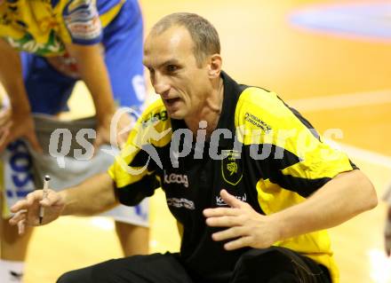 Volleyball Challenge Cup. SK Posojilnica Aich/Dob gegen Generali Haching. Trainer Miro Palgut (Aich/Dob). Prevalje, am 27.10.2007.
Foto: Kuess
---
pressefotos, pressefotografie, kuess, qs, qspictures, sport, bild, bilder, bilddatenbank