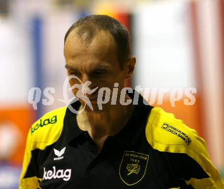 Volleyball Challenge Cup. SK Posojilnica Aich/Dob gegen Generali Haching. Trainer Miro Palgut (Aich/Dob). Prevalje, am 27.10.2007.
Foto: Kuess
---
pressefotos, pressefotografie, kuess, qs, qspictures, sport, bild, bilder, bilddatenbank