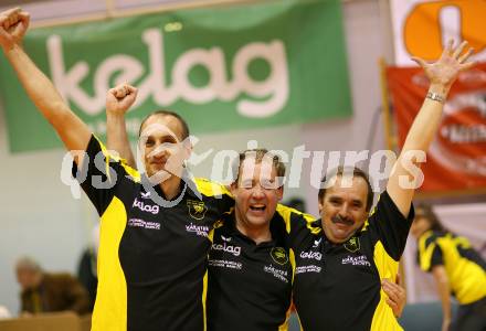 Volleyball Challenge Cup. SK Posojilnica Aich/Dob gegen Generali Haching. Jubel. Trainer Miro Palgut, Martin Michaeu (Aich/Dob). Prevalje, am 27.10.2007.
Foto: Kuess
---
pressefotos, pressefotografie, kuess, qs, qspictures, sport, bild, bilder, bilddatenbank