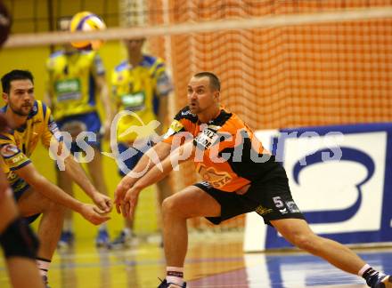 Volleyball Challenge Cup. SK Posojilnica Aich/Dob gegen Generali Haching. David Slatinsek, Martin Pipa (Aich/Dob). Prevalje, am 27.10.2007.
Foto: Kuess
---
pressefotos, pressefotografie, kuess, qs, qspictures, sport, bild, bilder, bilddatenbank