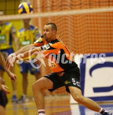 Volleyball Challenge Cup. SK Posojilnica Aich/Dob gegen Generali Haching. Martin Pipa (Aich/Dob). Prevalje, am 27.10.2007.
Foto: Kuess
---
pressefotos, pressefotografie, kuess, qs, qspictures, sport, bild, bilder, bilddatenbank