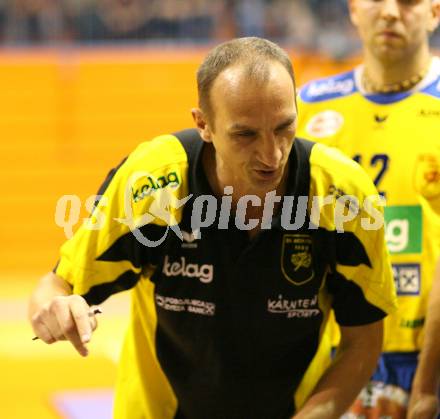 Volleyball Challenge Cup. SK Posojilnica Aich/Dob gegen Generali Haching. Trainer Miro Palgut (Aich/Dob). Prevalje, am 27.10.2007.
Foto: Kuess
---
pressefotos, pressefotografie, kuess, qs, qspictures, sport, bild, bilder, bilddatenbank