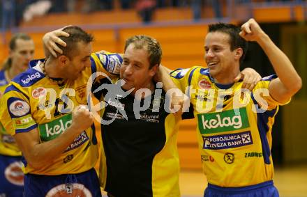 Volleyball Challenge Cup. SK Posojilnica Aich/Dob gegen Generali Haching. Jubel Peter Polony, Martin Micheu, Miha Kosl (Aich/Dob). Prevalje, am 27.10.2007.
Foto: Kuess
---
pressefotos, pressefotografie, kuess, qs, qspictures, sport, bild, bilder, bilddatenbank