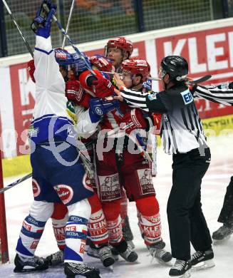 Erste Bank Eishockey Bundesliga. VSV gegen KAC. Rauferei, Pruegelei. Villach, am 28.10.2007.
Foto: Kuess
---
pressefotos, pressefotografie, kuess, qs, qspictures, sport, bild, bilder, bilddatenbank