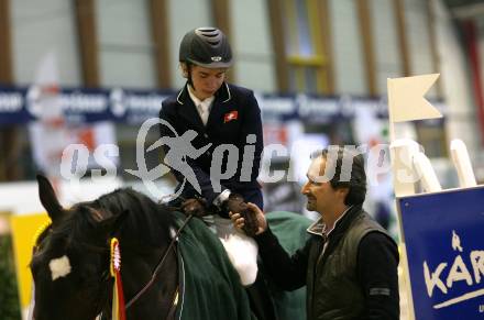 Reiten. Fest der Pferde. Preis Kaernten Sport. Sieger Kevin Melliger (Schweiz), Sportlandesrat Wolfgang Schantl. Klagenfurt, am 28.10.2007.
Foto: Kuess
---
pressefotos, pressefotografie, kuess, qs, qspictures, sport, bild, bilder, bilddatenbank