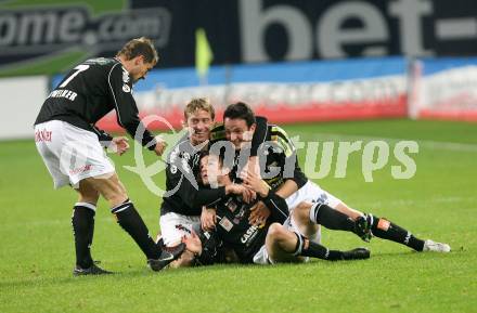 Fussball Bundesliga. T-Mobile. SK Austria Kaernten gegenCashpoint SCR Altach. Torjubel Altach. In der Mitte Torschuetze Kai Schoppitsch (Altach). Klagenfurt, am 31.10.2007.
Foto: Kuess
---
pressefotos, pressefotografie, kuess, qs, qspictures, sport, bild, bilder, bilddatenbank