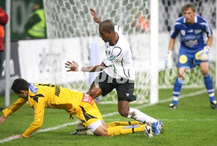 Fussball Bundesliga. T-Mobile. SK Austria Kaernten gegen SK Puntigamer Sturm Graz. Alexandre Da Silva Chiqhinho (Kaernten), George Shashiashvili, Christian Gratzei (Sturm). Klagenfurt, am 3.11.2007.
Foto: Kuess
---
pressefotos, pressefotografie, kuess, qs, qspictures, sport, bild, bilder, bilddatenbank