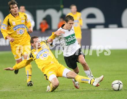 Fussball Bundesliga. T-Mobile. SK Austria Kaernten gegen SK Puntigamer Sturm Graz. Zlatko Junuzovic(Kaernten), Juergen Saumel (Sturm). Klagenfurt, am 3.11.2007.
Foto: Kuess
---
pressefotos, pressefotografie, kuess, qs, qspictures, sport, bild, bilder, bilddatenbank