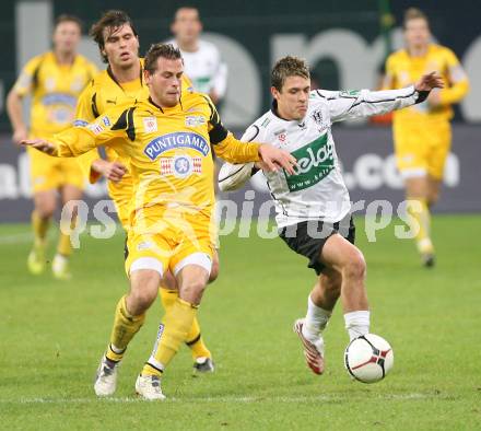 Fussball Bundesliga. T-Mobile. SK Austria Kaernten gegen SK Puntigamer Sturm Graz. Zlatko Junuzovic (Kaernten), Juergen Saeumel (Sturm). Klagenfurt, am 3.11.2007.
Foto: Kuess
---
pressefotos, pressefotografie, kuess, qs, qspictures, sport, bild, bilder, bilddatenbank