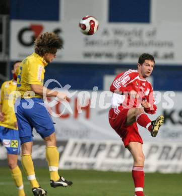 Fussball Red Zac Liga. FC Kaernten gegen FC Lustenau. Ronald Brunmayr (FCK), Manuel Roedl (Lustenau). Klagenfurt, am 2.11.2007.
Foto: Kuess
---
pressefotos, pressefotografie, kuess, qs, qspictures, sport, bild, bilder, bilddatenbank