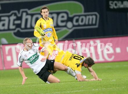 Fussball Bundesliga. T-Mobile. SK Austria Kaernten gegen SK Puntigamer Sturm Graz. Adam Ledwon (Kaernten), Samir Muratovic (Sturm). Klagenfurt, am 3.11.2007.
Foto: Kuess
---
pressefotos, pressefotografie, kuess, qs, qspictures, sport, bild, bilder, bilddatenbank