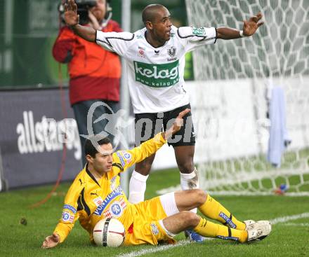 Fussball Bundesliga. T-Mobile. SK Austria Kaernten gegen SK Puntigamer Sturm Graz. Alexandre Da Silva Chiqhinho (Kaernten), George Shashiashvili (Sturm). Klagenfurt, am 3.11.2007.
Foto: Kuess
---
pressefotos, pressefotografie, kuess, qs, qspictures, sport, bild, bilder, bilddatenbank