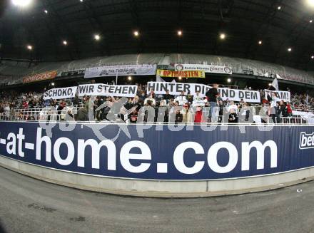 Fussball Bundesliga. T-Mobile. SK Austria Kaernten gegen SK Puntigamer Sturm Graz.Klagenfurter Fansektor. Schoko wir stehen hinter dir und deinem Team. Klagenfurt, am 3.11.2007.
Foto: Kuess
---
pressefotos, pressefotografie, kuess, qs, qspictures, sport, bild, bilder, bilddatenbank