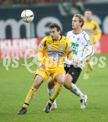 Fussball Bundesliga. T-Mobile. SK Austria Kaernten gegen SK Puntigamer Sturm Graz. Lukas Moessner (Kaernten), Klaus Salmutter (Sturm). Klagenfurt, am 3.11.2007.
Foto: Kuess
---
pressefotos, pressefotografie, kuess, qs, qspictures, sport, bild, bilder, bilddatenbank