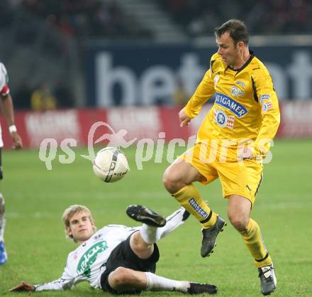 Fussball Bundesliga. T-Mobile. SK Austria Kaernten gegen SK Puntigamer Sturm Graz. Manuel Weber (Kaernten), Mario Haas(Sturm). Klagenfurt, am 3.11.2007.
Foto: Kuess
---
pressefotos, pressefotografie, kuess, qs, qspictures, sport, bild, bilder, bilddatenbank