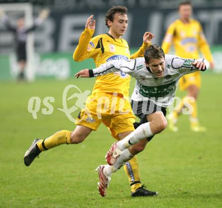 Fussball Bundesliga. T-Mobile. SK Austria Kaernten gegen SK Puntigamer Sturm Graz. Zlatko Junuzovic (Kaernten), Klaus Salmutter (Sturm). Klagenfurt, am 3.11.2007.
Foto: Kuess
---
pressefotos, pressefotografie, kuess, qs, qspictures, sport, bild, bilder, bilddatenbank