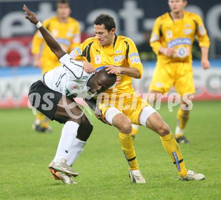 Fussball Bundesliga. T-Mobile. SK Austria Kaernten gegen SK Puntigamer Sturm Graz. Thierry Fidjeu Tazemeta (Kaernten), George Shashiashvili (Sturm). Klagenfurt, am 3.11.2007.
Foto: Kuess
---
pressefotos, pressefotografie, kuess, qs, qspictures, sport, bild, bilder, bilddatenbank