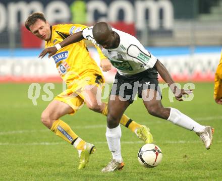 Fussball Bundesliga. T-Mobile. SK Austria Kaernten gegen SK Puntigamer Sturm Graz. Thierry Fidjeu Tazemeta (Kaernten), Samir Muratovic (Sturm). Klagenfurt, am 3.11.2007.
Foto: Kuess
---
pressefotos, pressefotografie, kuess, qs, qspictures, sport, bild, bilder, bilddatenbank