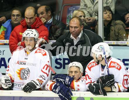 EBEL Erste Bank Eishockey Bundesliga. KAC gegen HK Acroni Jesenice. Trainer Kim Collins (Jesenice). Klagenfurt, am 4.11.2007.
Foto: Kuess
---
pressefotos, pressefotografie, kuess, qs, qspictures, sport, bild, bilder, bilddatenbank