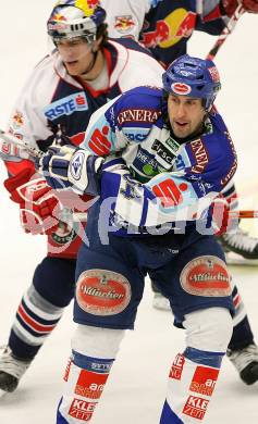 EBEL. Eishockey Bundesliga. VSV gegen Red Bull Salzburg. Dany Bousquet (VSV), Matthias Trattnig (Salzburg). Villach, am 9.11.2007.
Foto: Kuess
---
pressefotos, pressefotografie, kuess, qs, qspictures, sport, bild, bilder, bilddatenbank