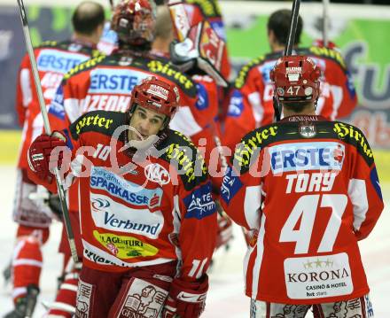 EBEL. Erste Bank Eishockey Bundesliga. KAC gegen Olympia Laibach. Stiller Protest der KAC Spieler. Ohne Ehrenrunde verlassen sie die Eishalle. Klagenfurt, am 15.11.2007.
Foto: Kuess
---
pressefotos, pressefotografie, kuess, qs, qspictures, sport, bild, bilder, bilddatenbank