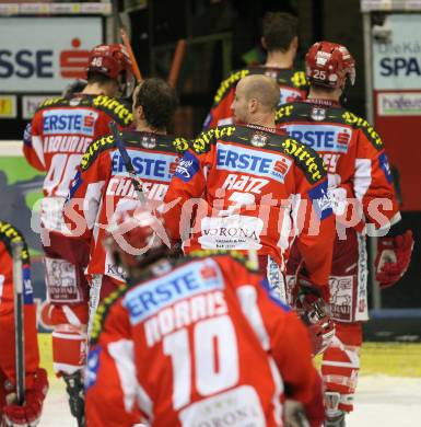 EBEL. Erste Bank Eishockey Bundesliga. KAC gegen Olympia Laibach. Stiller Protest der KAC Spieler. Ohne Ehrenrunde verlassen sie die Eishalle. Klagenfurt, am 15.11.2007.
Foto: Kuess
---
pressefotos, pressefotografie, kuess, qs, qspictures, sport, bild, bilder, bilddatenbank