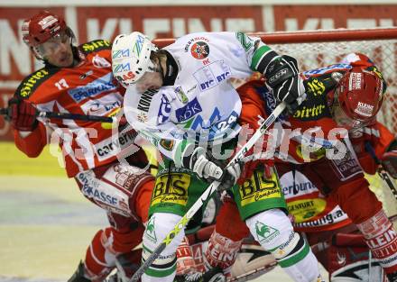 EBEL. Erste Bank Eishockey Bundesliga. KAC gegen Olympia Laibach. Johannes Kirisits, Herbert Ratz (KAC), Jaka Avgustincic (Laibach). Klagenfurt, am 15.11.2007.
Foto: Kuess
---
pressefotos, pressefotografie, kuess, qs, qspictures, sport, bild, bilder, bilddatenbank