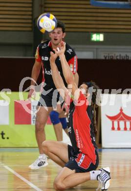 Volleyball Bundesliga. Hypo VBK Klagenfurt gegen SVS Sokol. Peter Vanik, Simon Fruehbauer (Hypo VBK). Klagenfurt, am 17.11.2007.
Foto: Kuess
---
pressefotos, pressefotografie, kuess, qs, qspictures, sport, bild, bilder, bilddatenbank