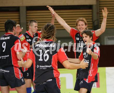 Volleyball Bundesliga. Hypo VBK Klagenfurt gegen SVS Sokol. Jubel (Hypo VBK). Klagenfurt, am 17.11.2007.
Foto: Kuess
---
pressefotos, pressefotografie, kuess, qs, qspictures, sport, bild, bilder, bilddatenbank