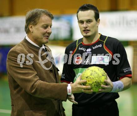 Handball Bundesliga. HCK 59 gegen Edelweiss Linz. Sportstadtrat Peter Steinkellner, Patrick Jochum (HCK). Klagenfurt, am 17.11.2007.
Foto: Kuess
---
pressefotos, pressefotografie, kuess, qs, qspictures, sport, bild, bilder, bilddatenbank